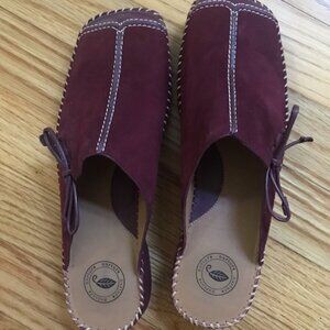 Maroon suede Nurture loafers NWOT  7.5M